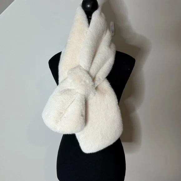 LOVE & LORE Cream White Faux Fur Scarf Stole Wrap Satin Lining - Picture 7 of 10